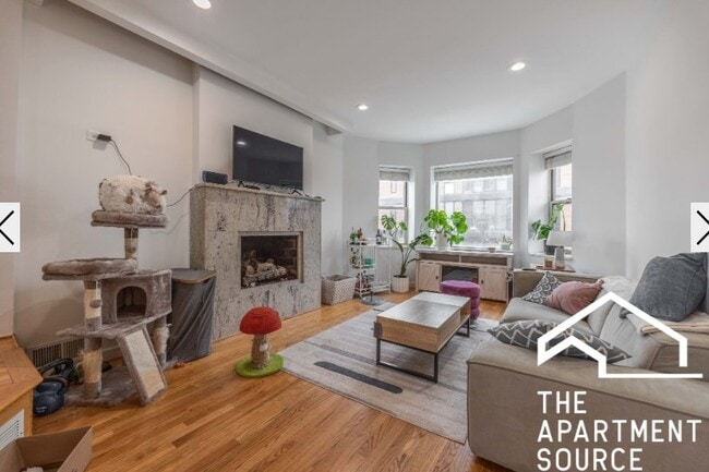 Building Photo - 1806 W Grand Ave