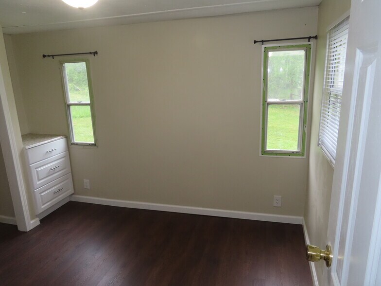 Building Photo - 8911 Pembroke Oak Grove Rd