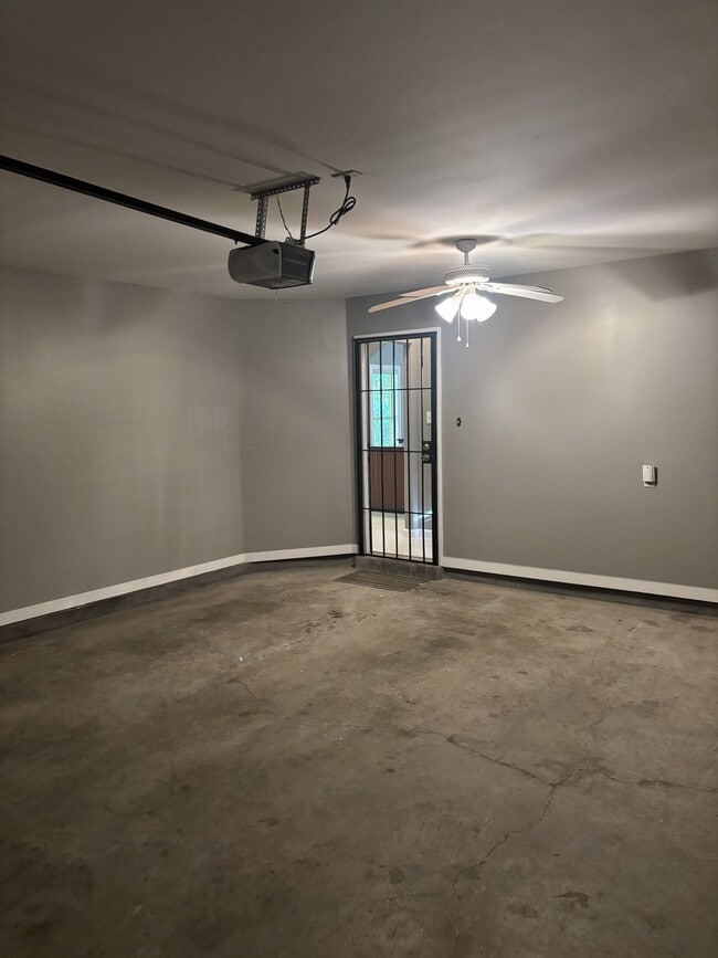 Building Photo - 7412 Brentlawn Dr