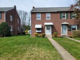 Building Photo - 907 Green Ter