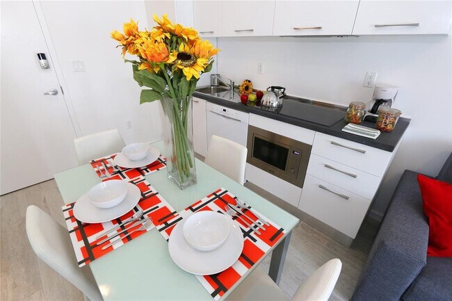 Building Photo - 811 Jefferson Ave