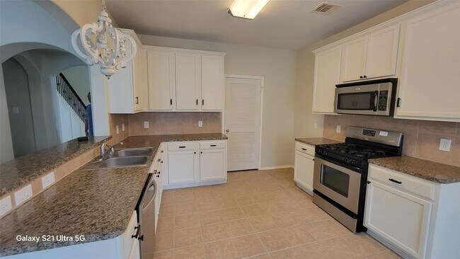 Building Photo - 2105 Kingwood Dr