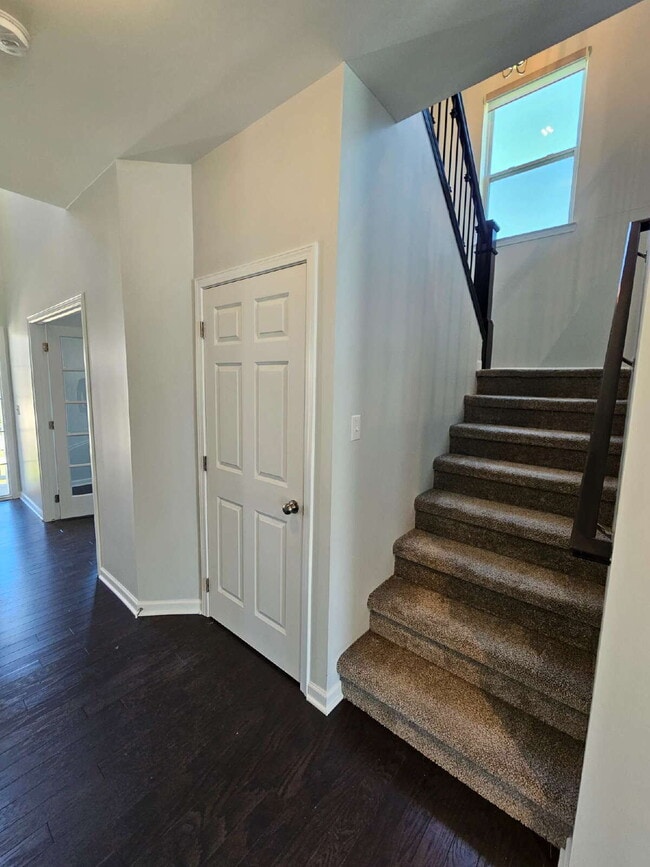 Building Photo - 4 Bed, 2.5 Bath with Granite Kitchen, Large Island, Luxury Master Suite, Full Basement, Huge Outd...
