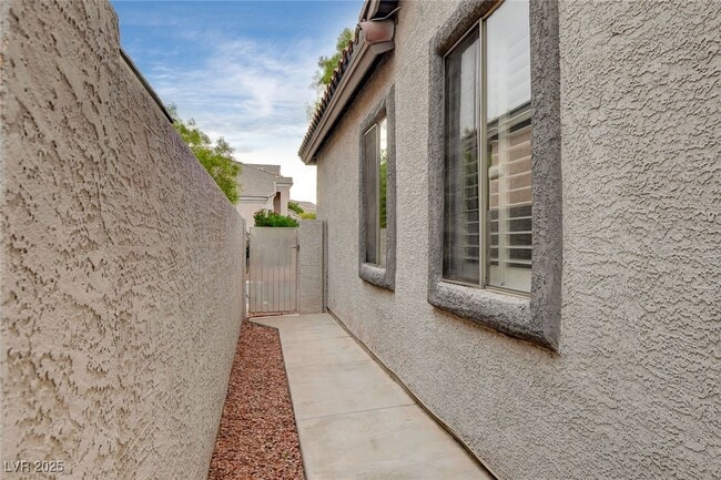 Building Photo - 2794 Glen Port St