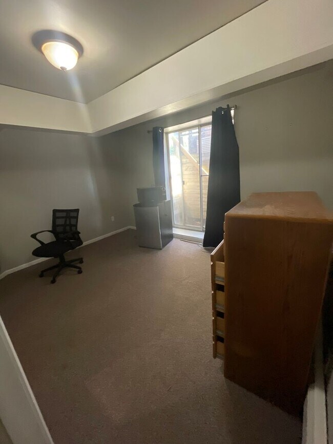 Building Photo - 725 Church St