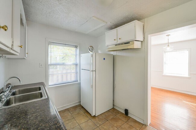 Building Photo - 2 br, 1 bath House - 127 S. ARBOR PARK