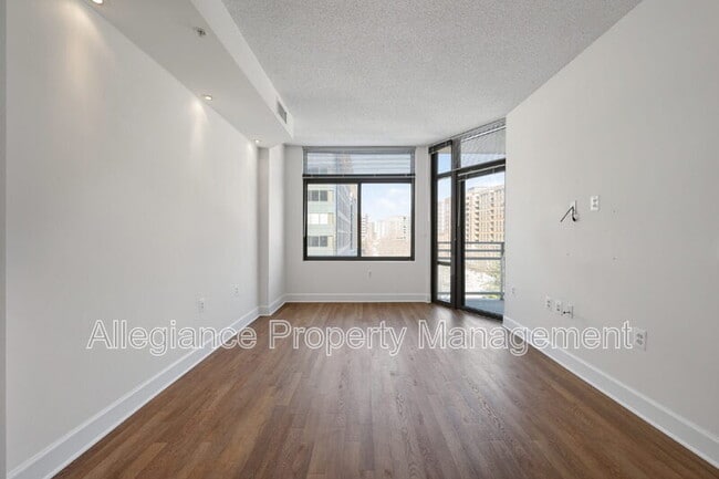 Building Photo - 3600 S Glebe Rd