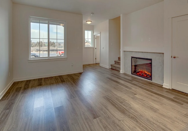 Building Photo - Modern 3 BR, 2 BA Townhouse in the Heart of Bend, OR!
