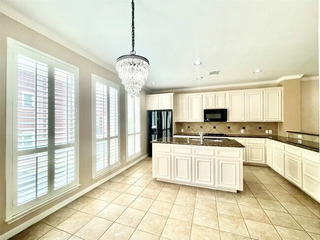 Building Photo - 32 Waugh Dr