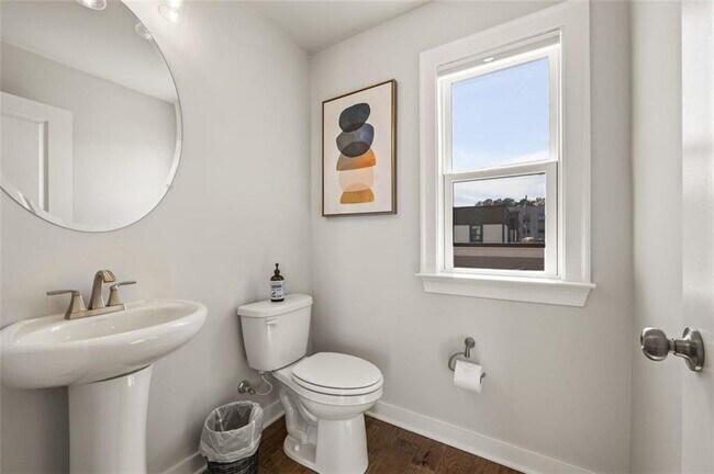 Building Photo - 2145 Burnside Dr NW