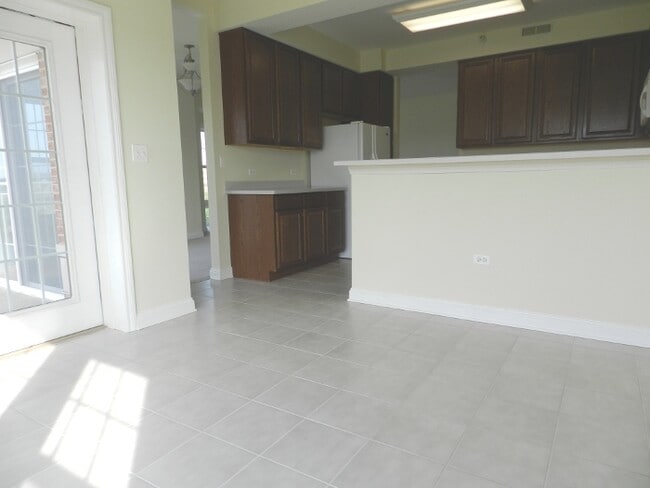 Building Photo - 101 Pointe Dr