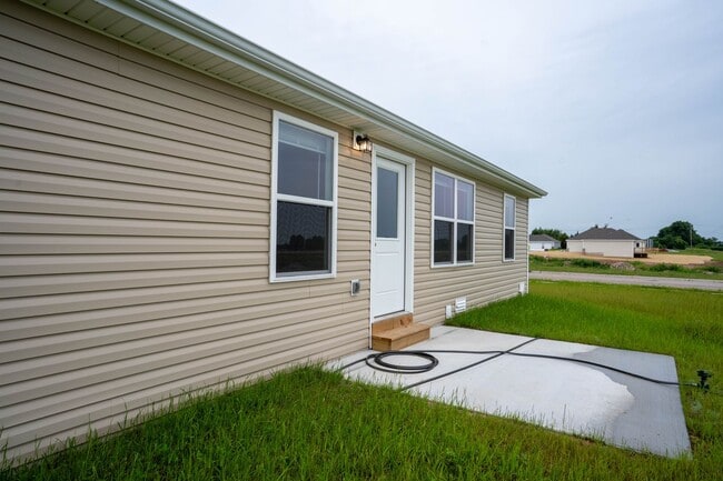 Building Photo - BRAND NEW 4 BEDROOM HOME - Bolivar MO