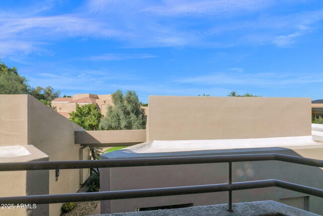 Building Photo - 7760 E Gainey Ranch Rd