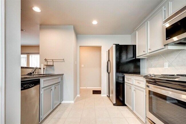 Building Photo - 1718 Redwing Cove Dr