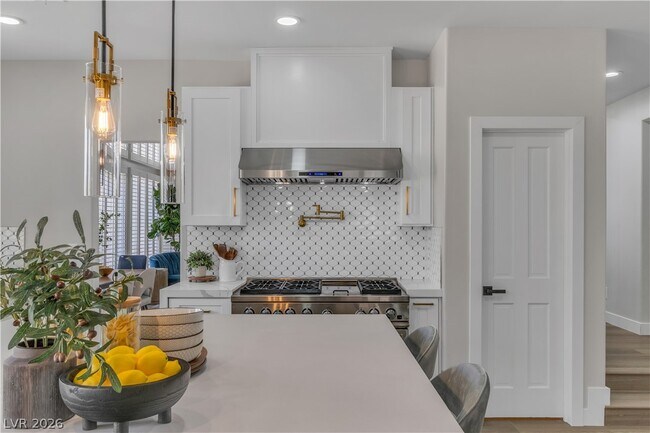 Building Photo - 8848 Rainbow Ridge Dr