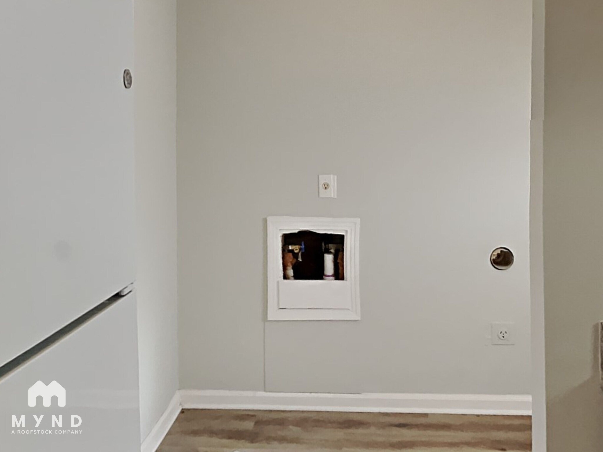 Building Photo - 1725 Prado Ave