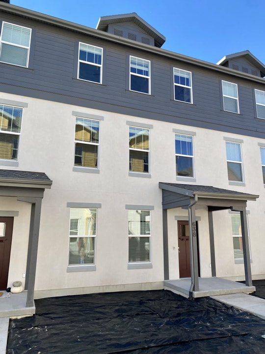 Primary Photo - 638 N Autumn Ash Cir