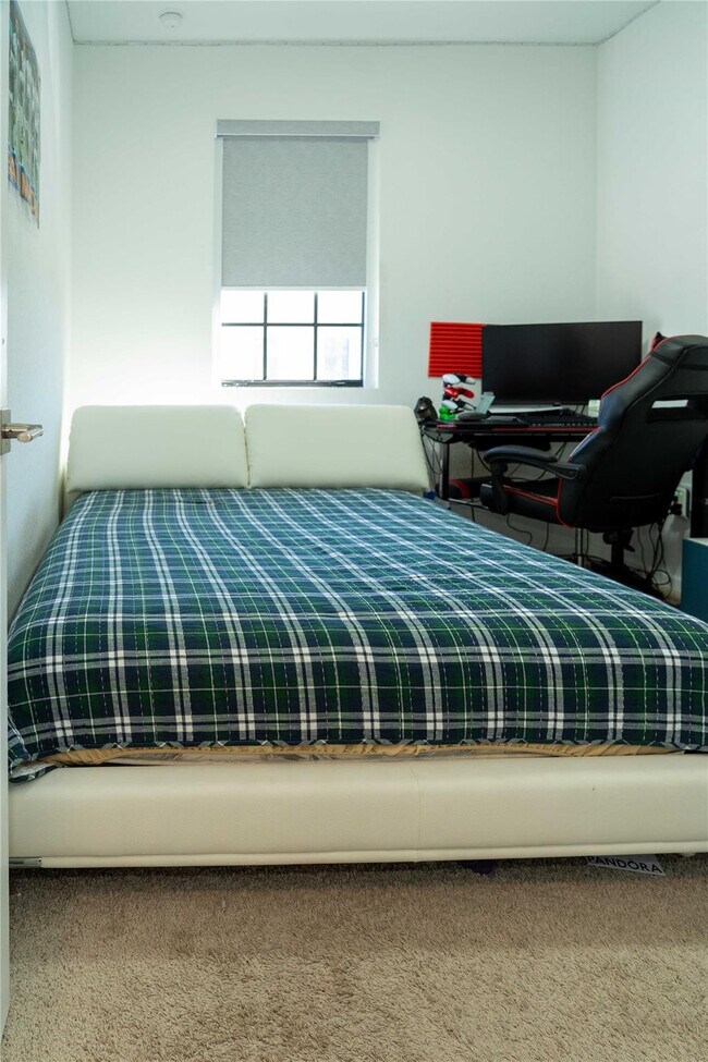 Building Photo - 1176 SW 7th Ct