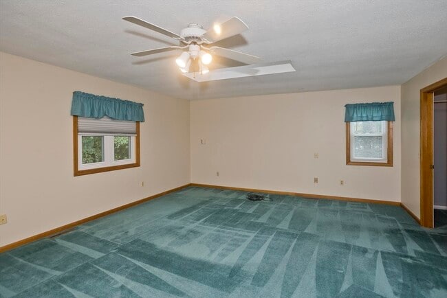 Building Photo - 27 Bunker Cir