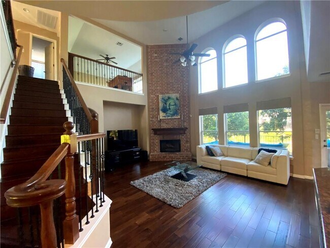 Building Photo - 9425 Lisi Anne Dr