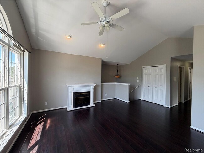 Building Photo - 1908 Flagstone Cir