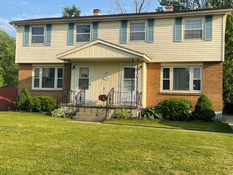 Primary Photo - 43 Jeffrey Dr