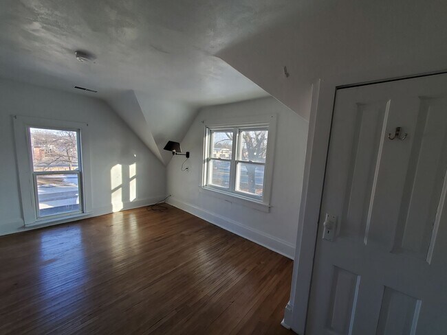 Building Photo - 4 Bedroom House for June 1st