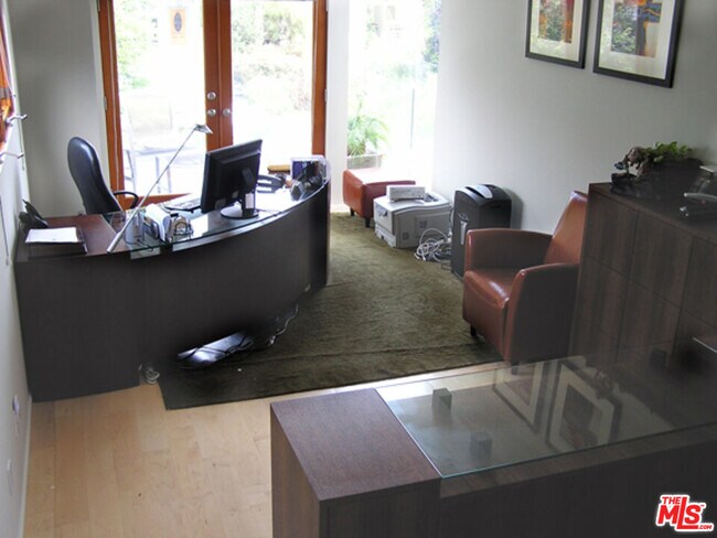 Building Photo - 420 Sherman Canal