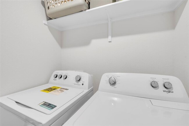 Building Photo - 185 Sandringham Lp