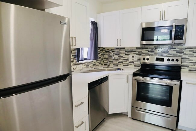 Building Photo - 2540 Carambola Cir N
