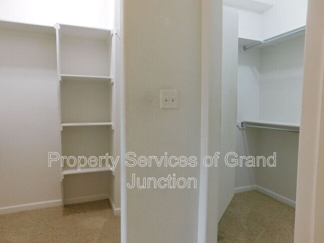 Building Photo - 2464 Thunder Mountain Drive