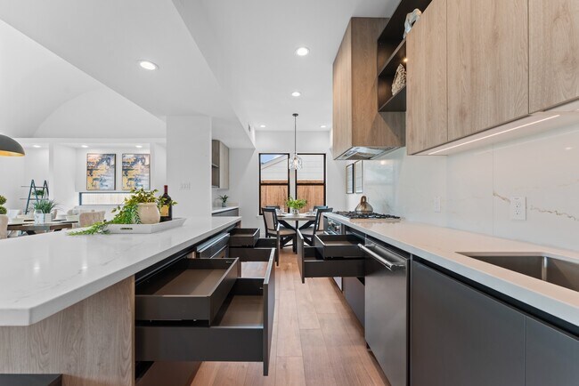 Building Photo - 6711 Housman