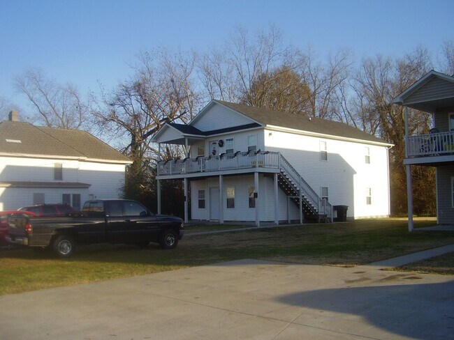 Primary Photo - 301 Speed St