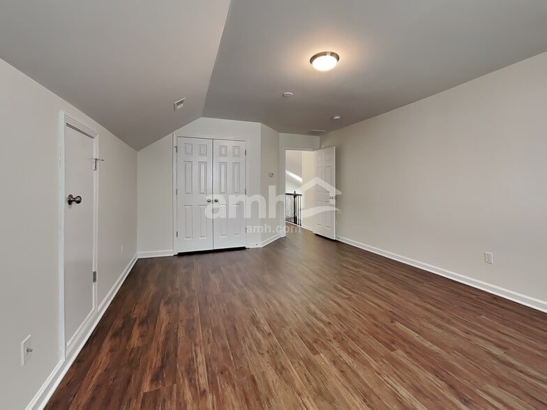 Building Photo - 4205 Lindsey Ln