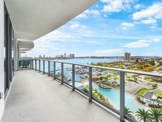 Building Photo - 220 Lake Shore Dr