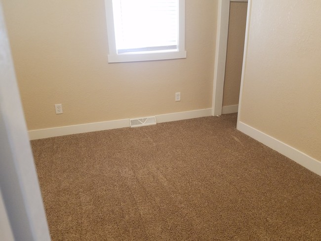 Building Photo - 32 N 9th Ave