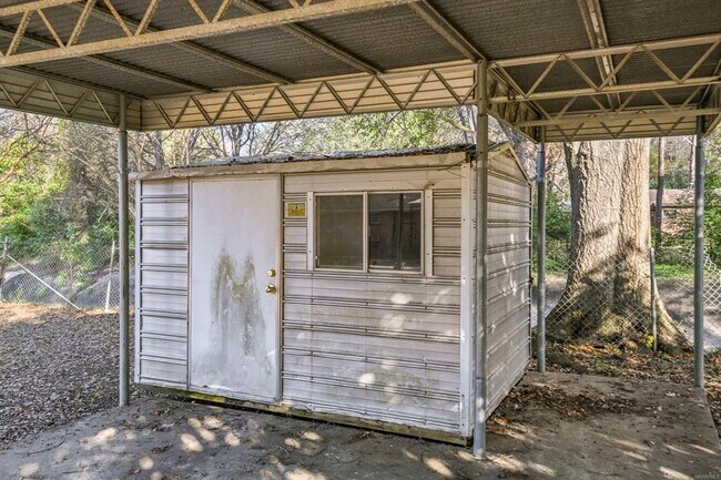 Building Photo - 839 Greg Dr