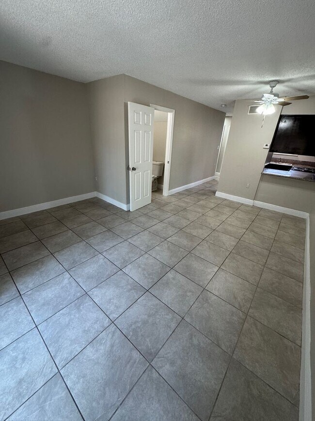 Building Photo - 1191 Bentley Rd