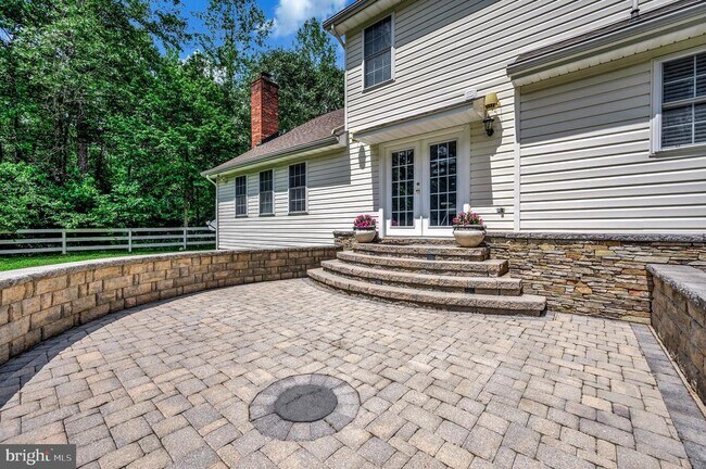 Building Photo - 8 Wilderness Ct