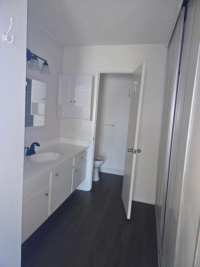 Building Photo - Culver city Condo for rent minutes to down...
