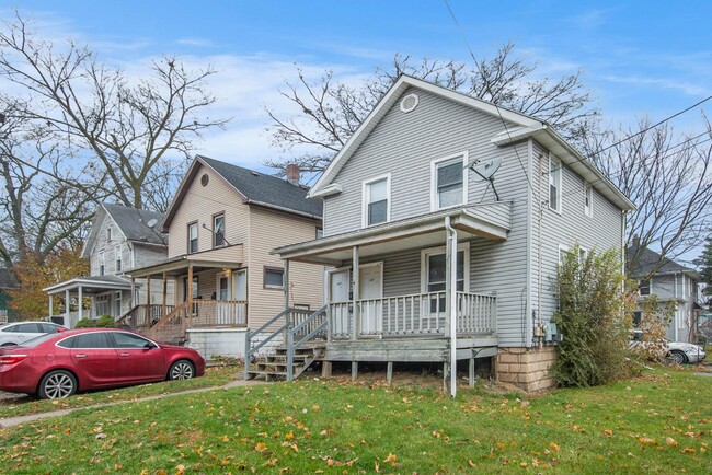 Building Photo - 147 Isbell St