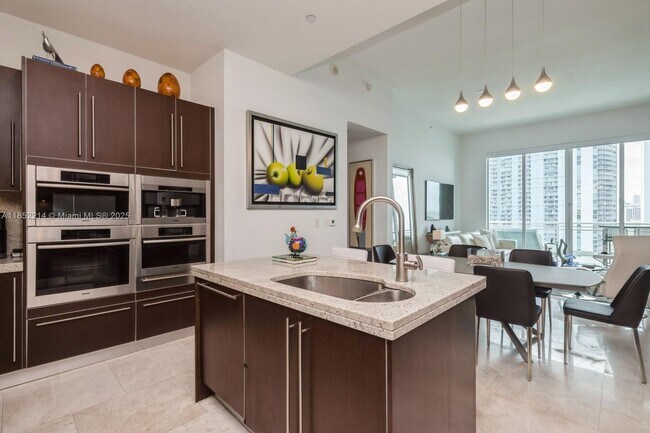 Building Photo - 900 Brickell Key Blvd