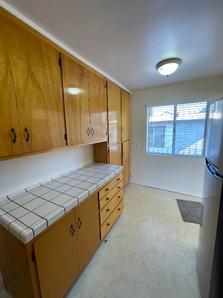 Building Photo - 226 E J St