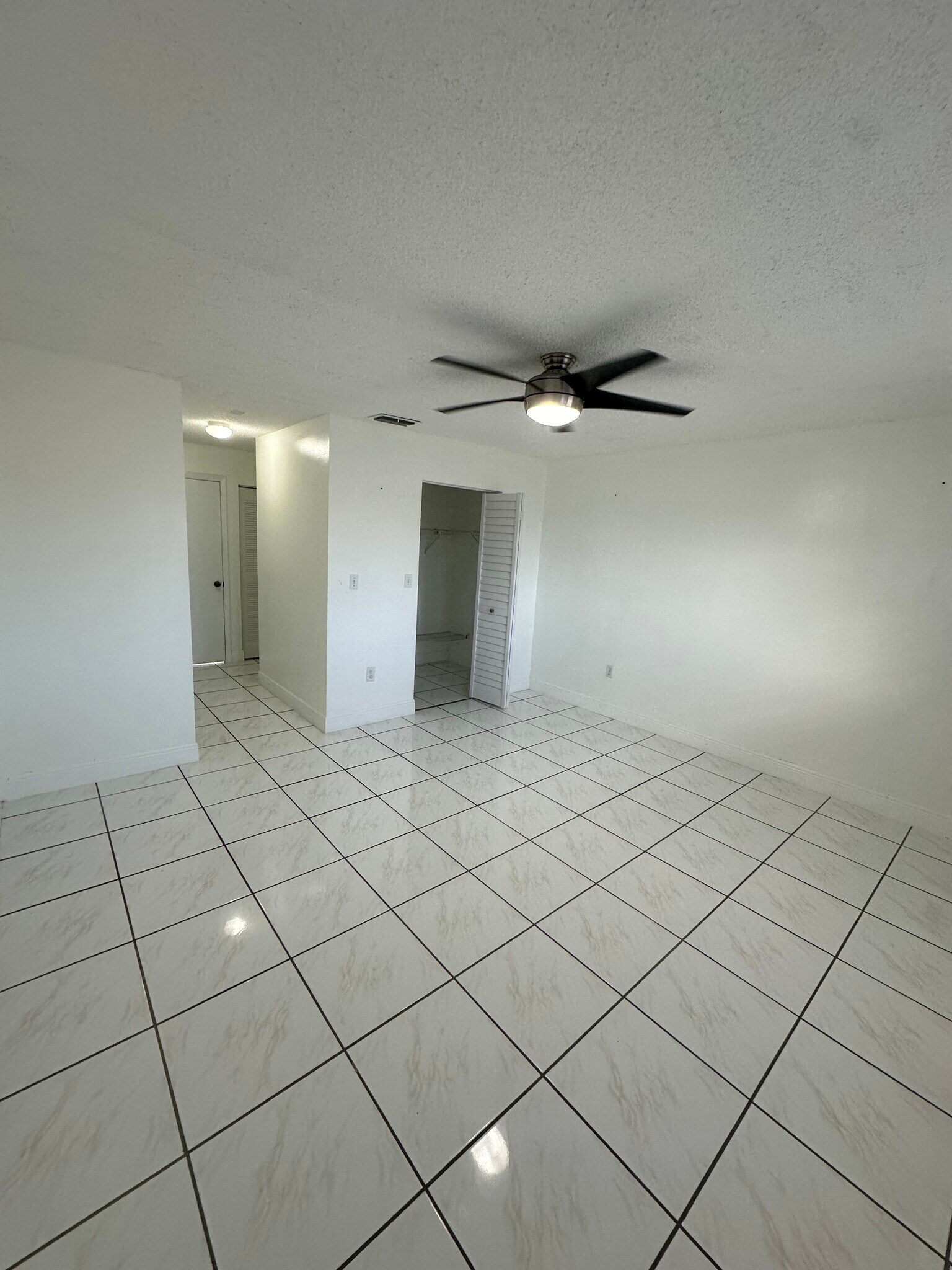 Master bedroom - 8851 NW 119th St