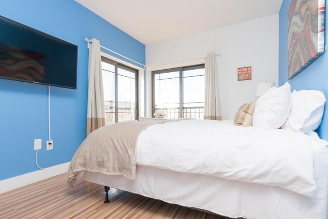 Building Photo - 4918 Park Ave