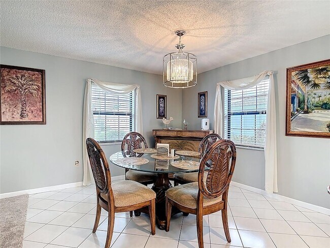 Building Photo - 290 Rotonda Cir