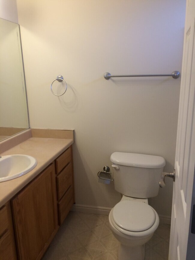 Building Photo - Beautiful 3 bedroom townhome in West Jordan!!
