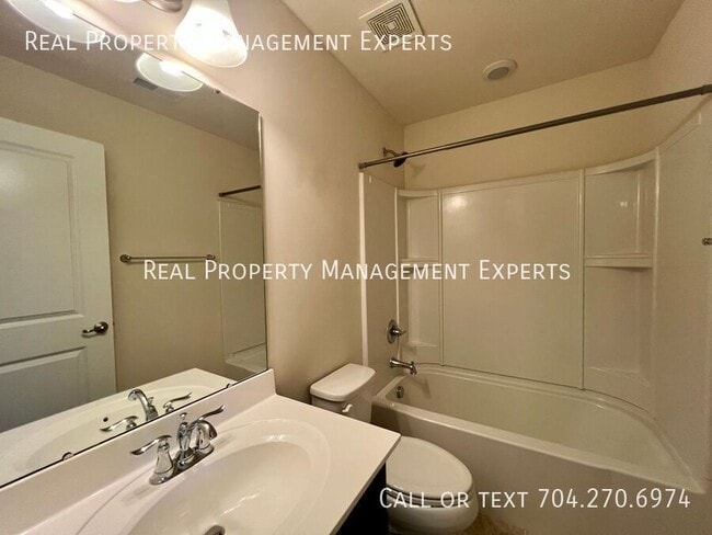 Building Photo - 4019 Zilker Park Dr
