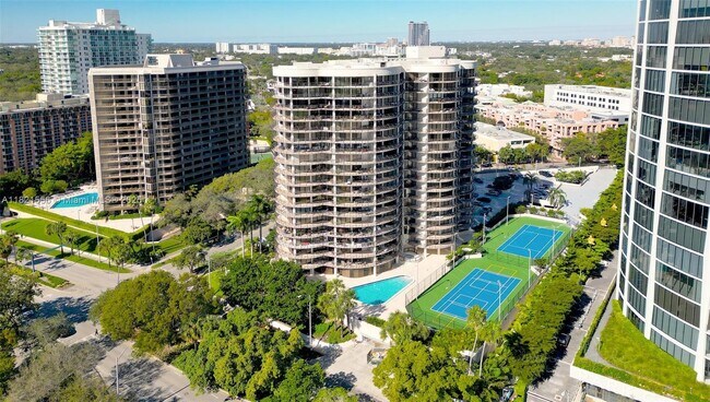 Building Photo - 2843 S Bayshore Dr