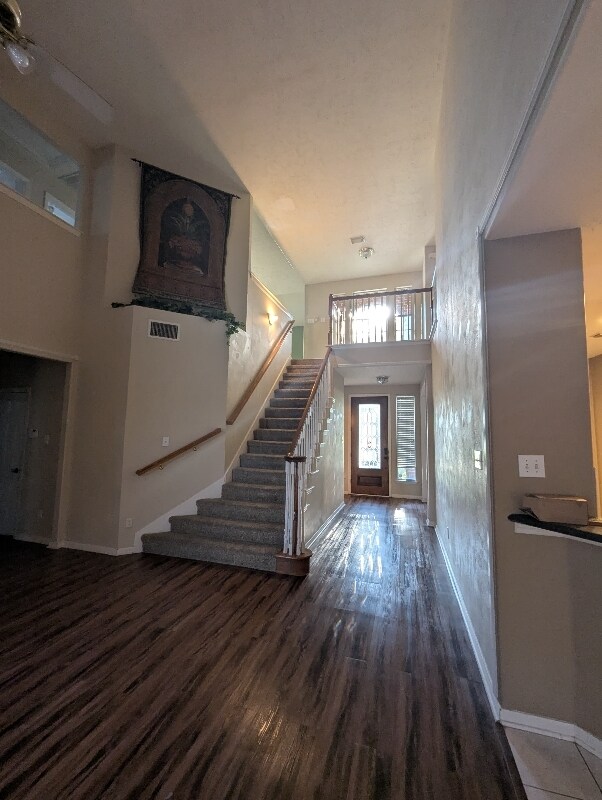 Building Photo - 4030 Harwood Dr